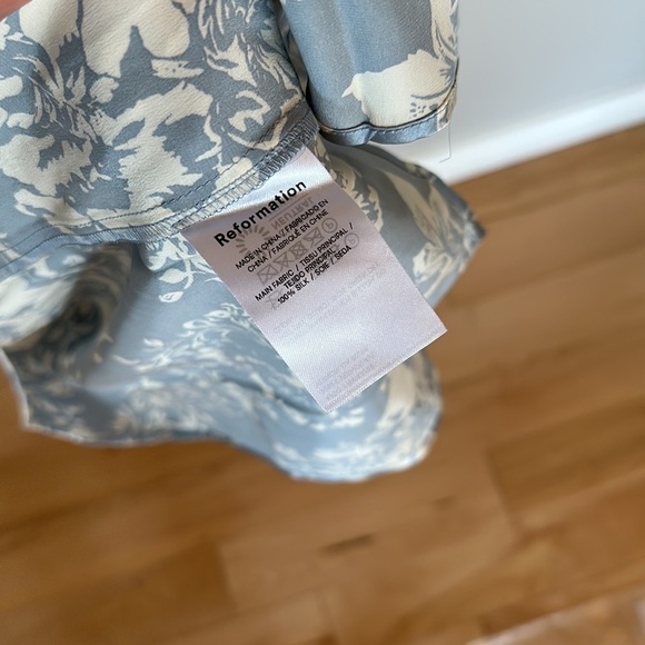 NEW Reformation Frankie Silk Dress  in Porcelain Blue Floral | size 6 - Picture 13 of 13